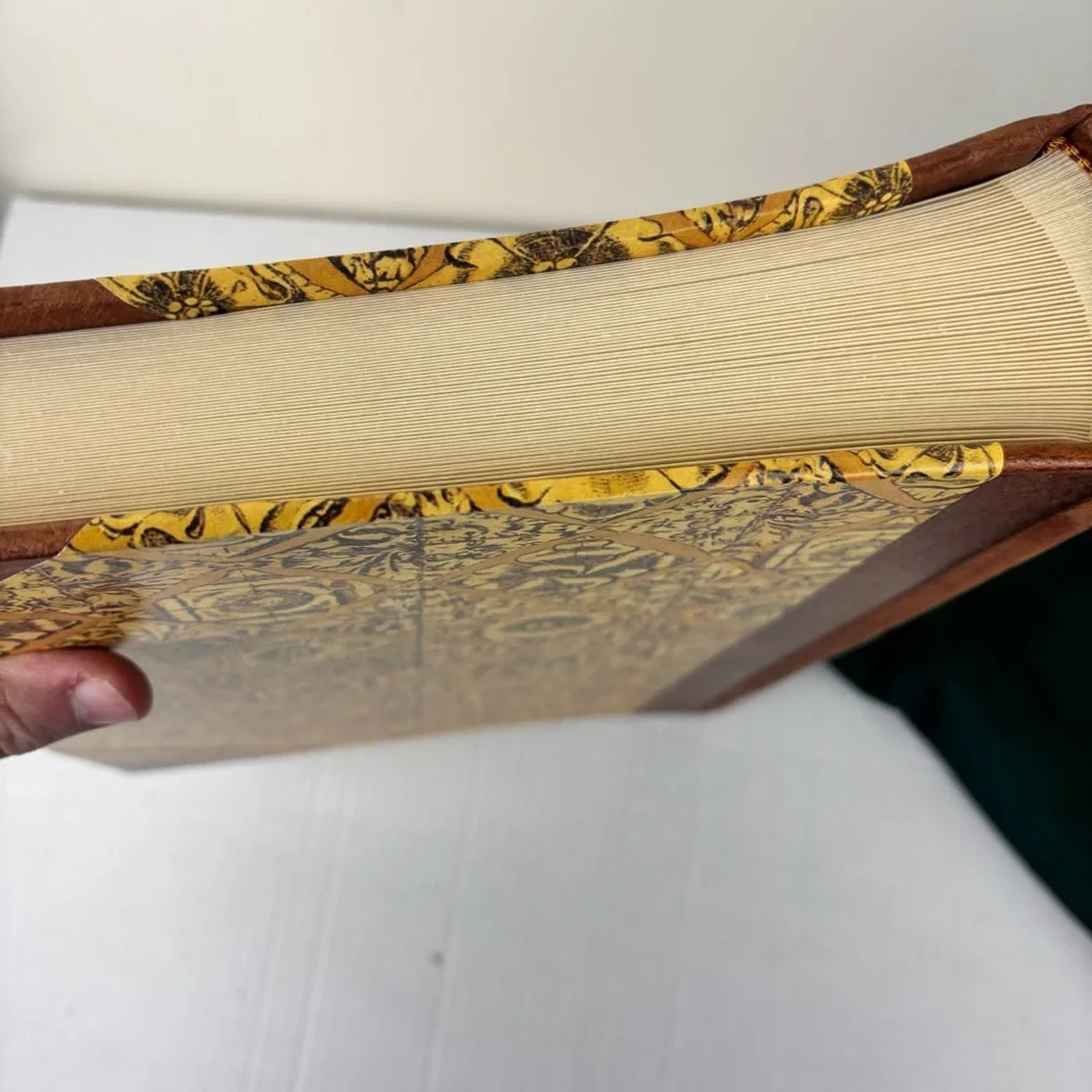 Toccata handcrafted Italian Collection leather bound blank memory/journal book